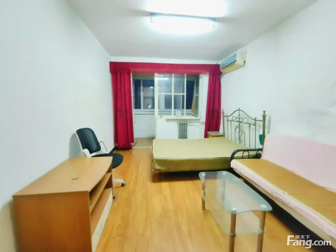 紧邻福田附近 南向两居 家具家电齐全 包物业供暖 业主直签