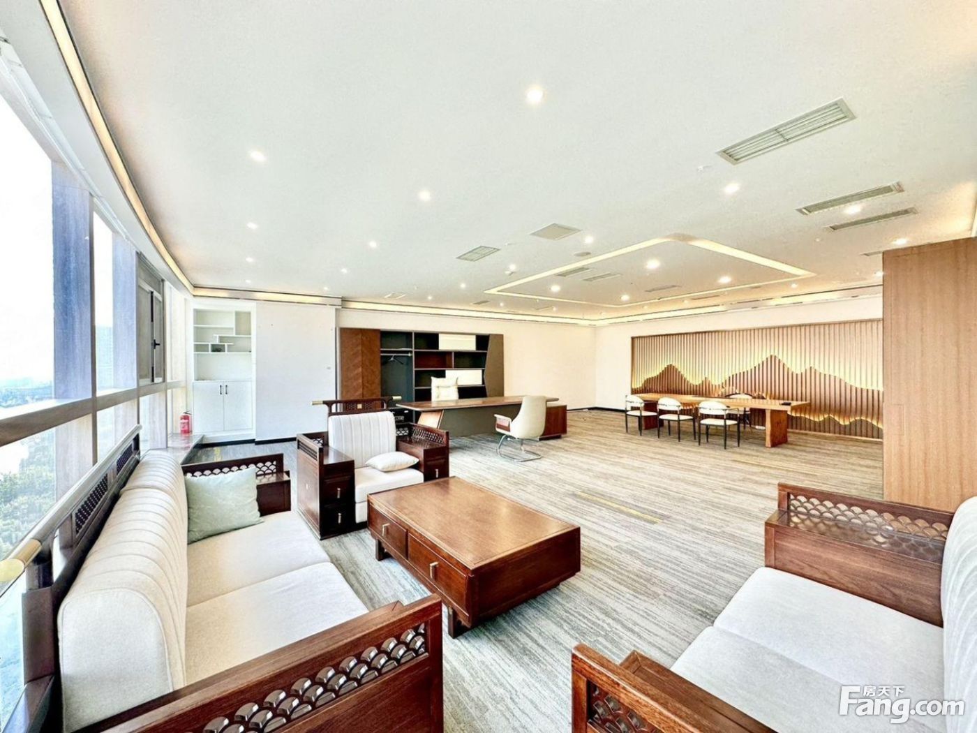 锦江畔公园里丨电梯口豪装一线江景房丨7隔间18工位超大老总室