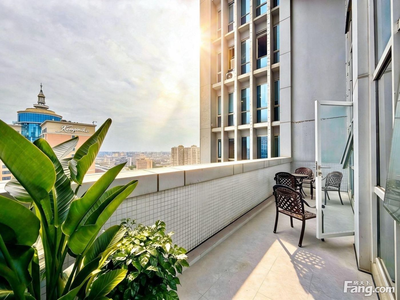 桐梓林带阳台抢手好房 3隔间15工位通上下水 空调自控低物业