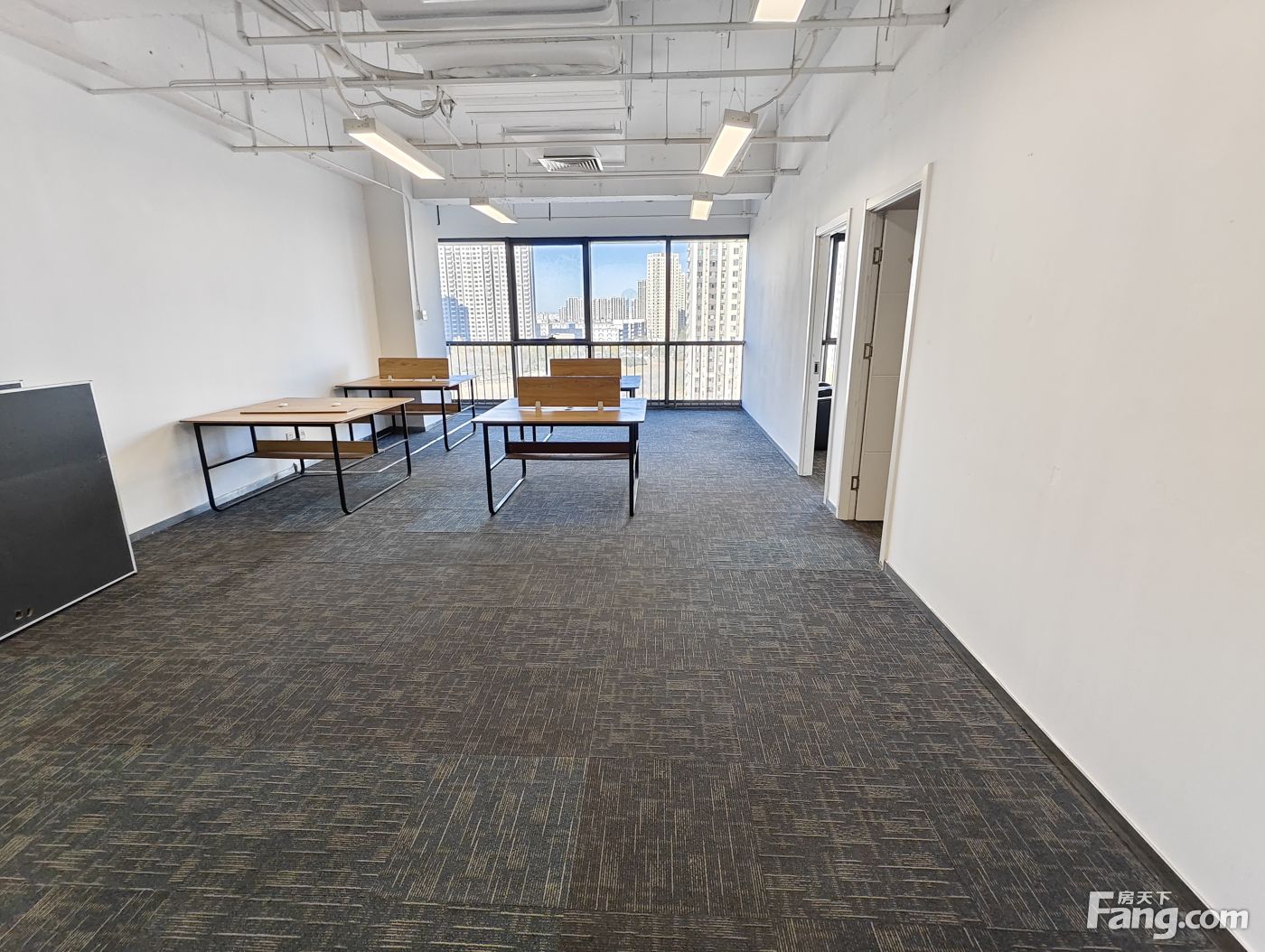 经海路地铁全新装修 落地窗采光 低总价实地注册物业直租无中介