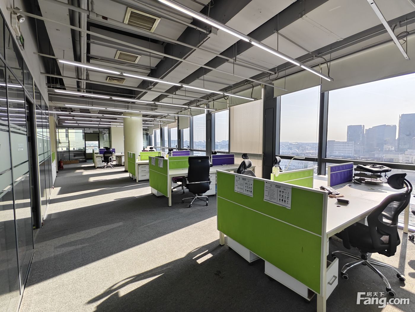 亦庄万源街地铁旁 精装办公室带家具业主直租 无中介注册不限