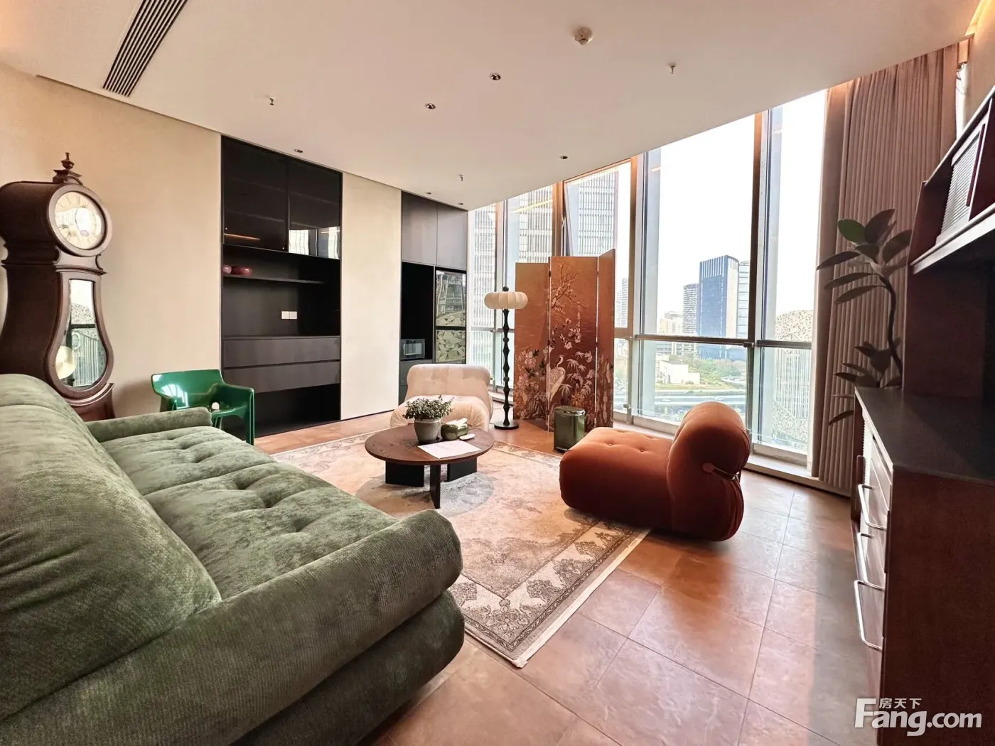 火车南站丨家居展厅+办公接待丨6隔间15工位!双面采光视野佳