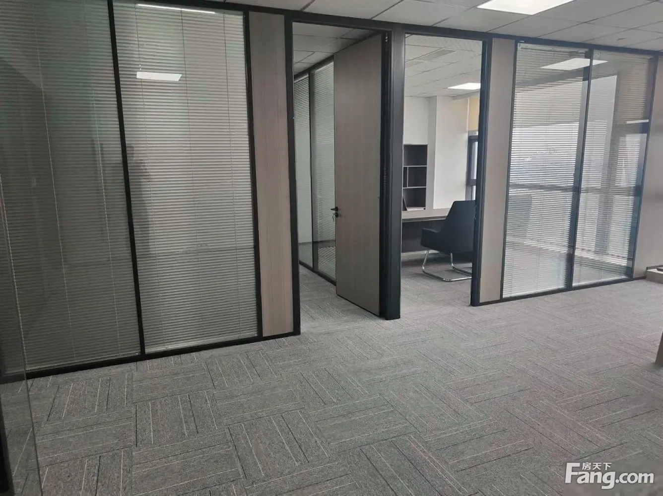 直租!江北欣捷总部大楼115平精装带隔间