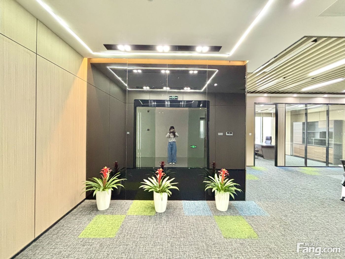 芙蓉路公摊小地铁口!24H空调、甲写兴业银行精装带家具、