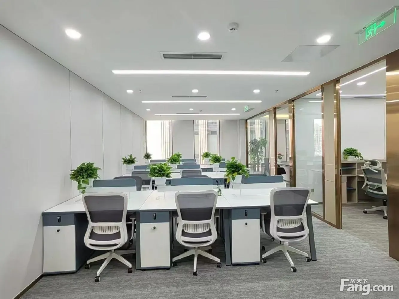广渠门外丨首东国际丨办公室出租丨年后大优惠丨绿植丨办公家具