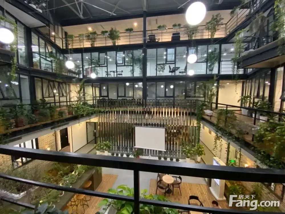 甘家口附近物资餐厅 年底特价小面积 可培训办公
