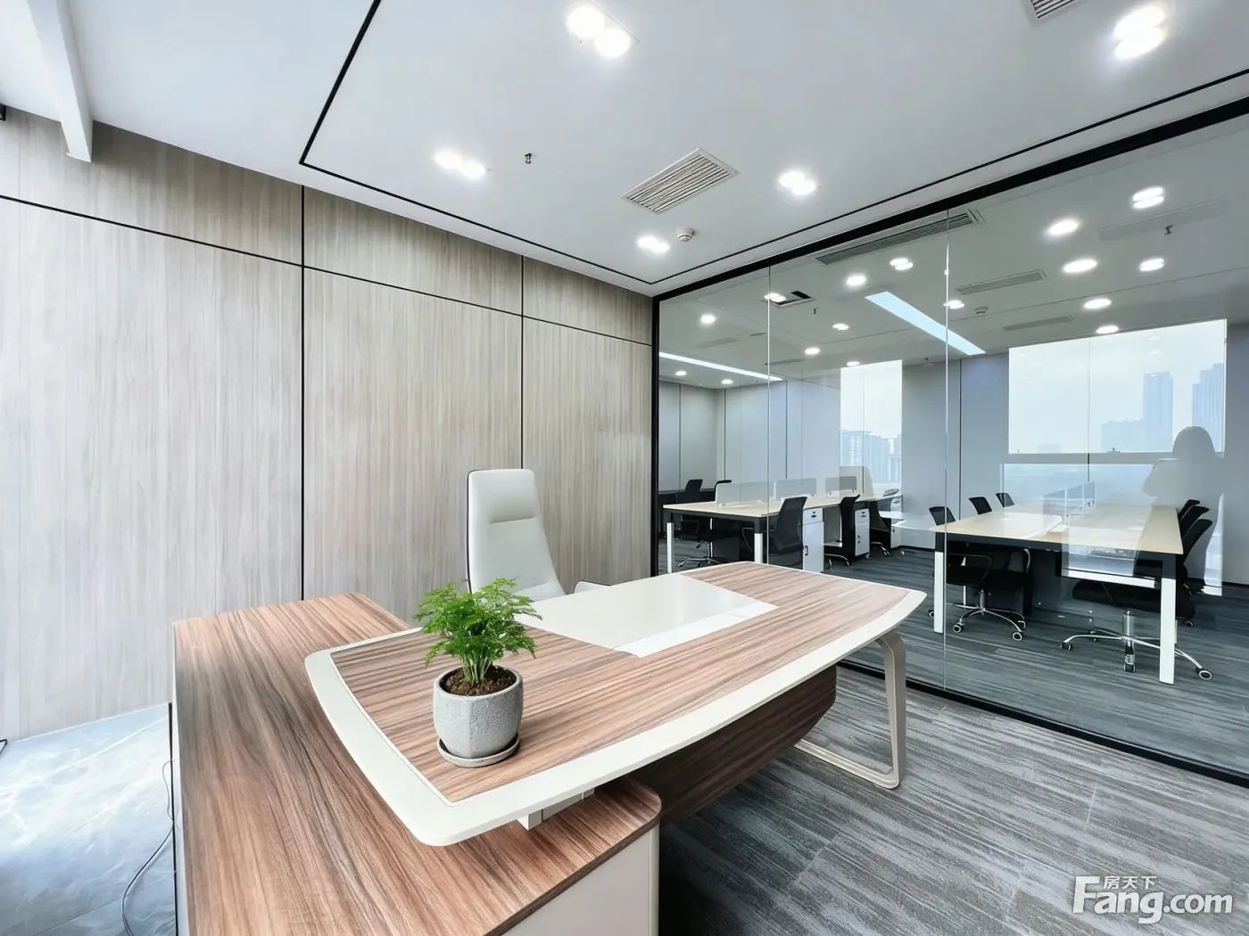西希中环国际精装小户型3隔间15个工位