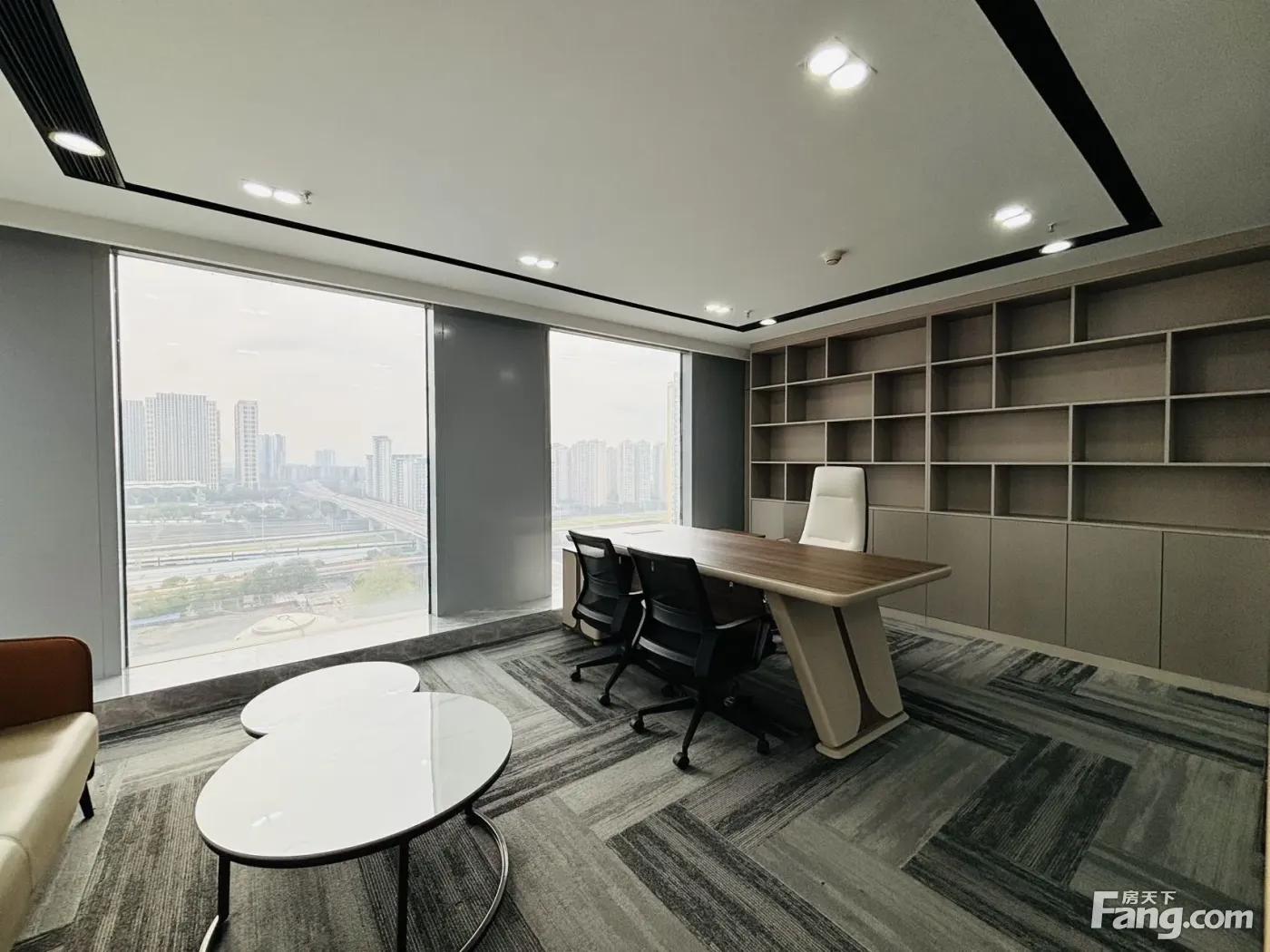 西希中环国际7隔间+60个工位精装带家具