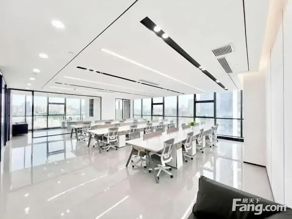 无中介费丨三环路边甲写·4隔间30卡位丨双面采光·奔驰大厦!