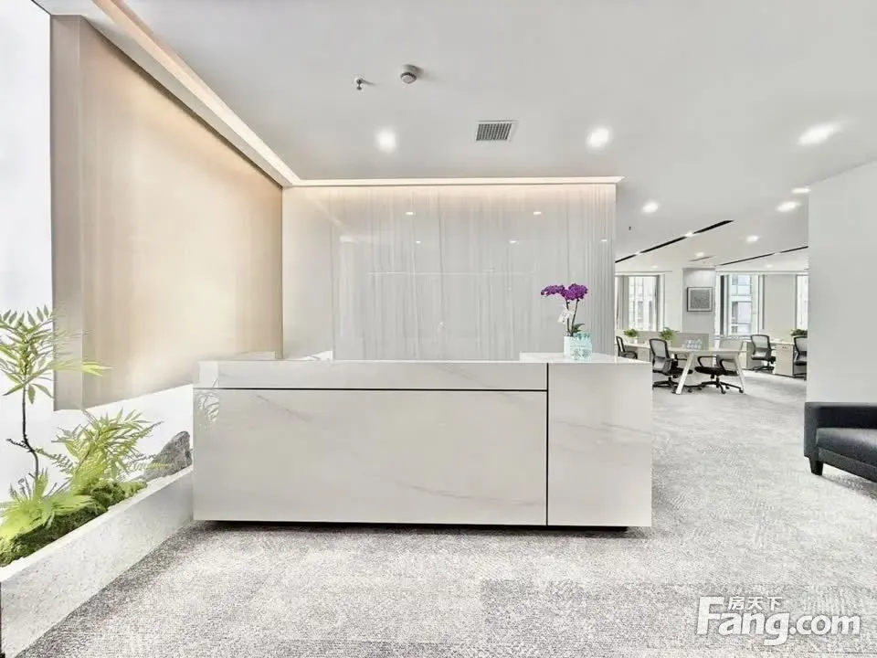 牛市口职场·正对电梯口4隔间22卡位丨带阳台·轻奢装修办公!