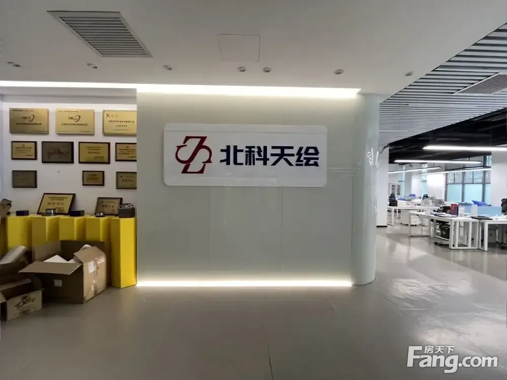 永丰地铁站丨586平办公室出租丨精装修丨带家具丨随时可以房