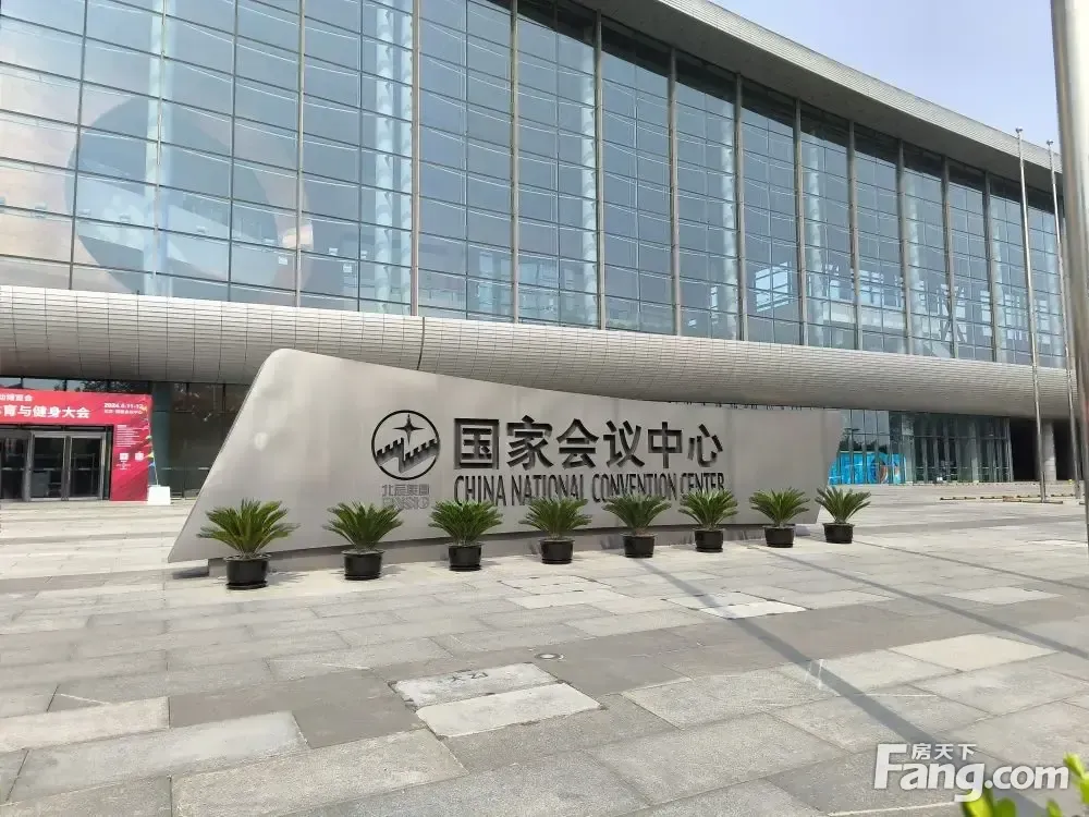 整层丨精装带家具丨国家会议中心丨新房源丨地铁丨特价招租