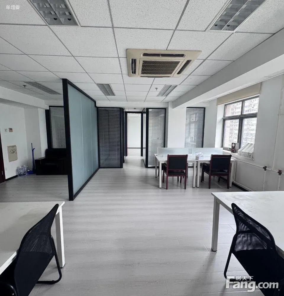 物业直租 随时看房 随时入驻 临近地铁 现成办公家具