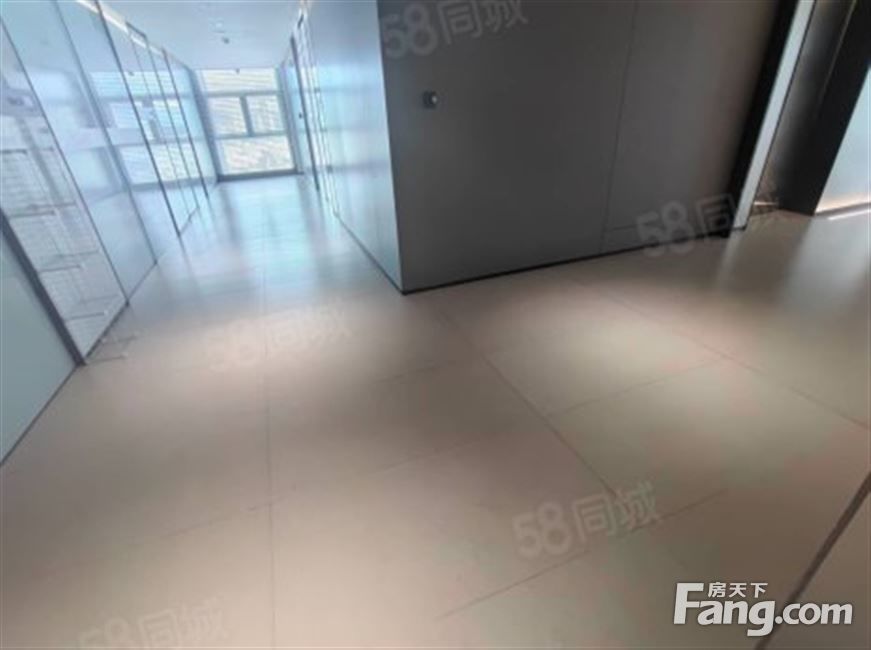 福康大厦二百平落地窗带全套家具,可按要求装修设计,电梯口