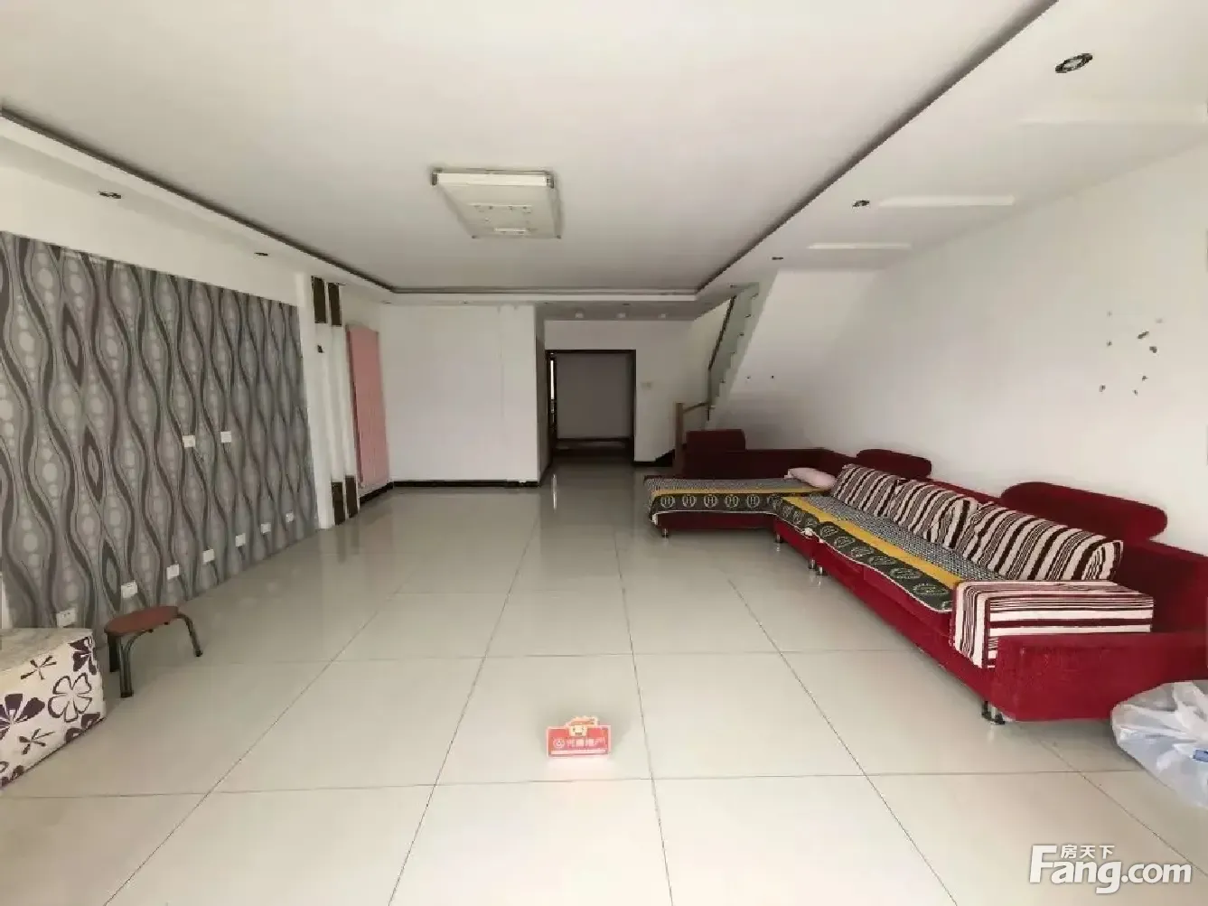 富泉花园4居室中楼层电梯房交通方便