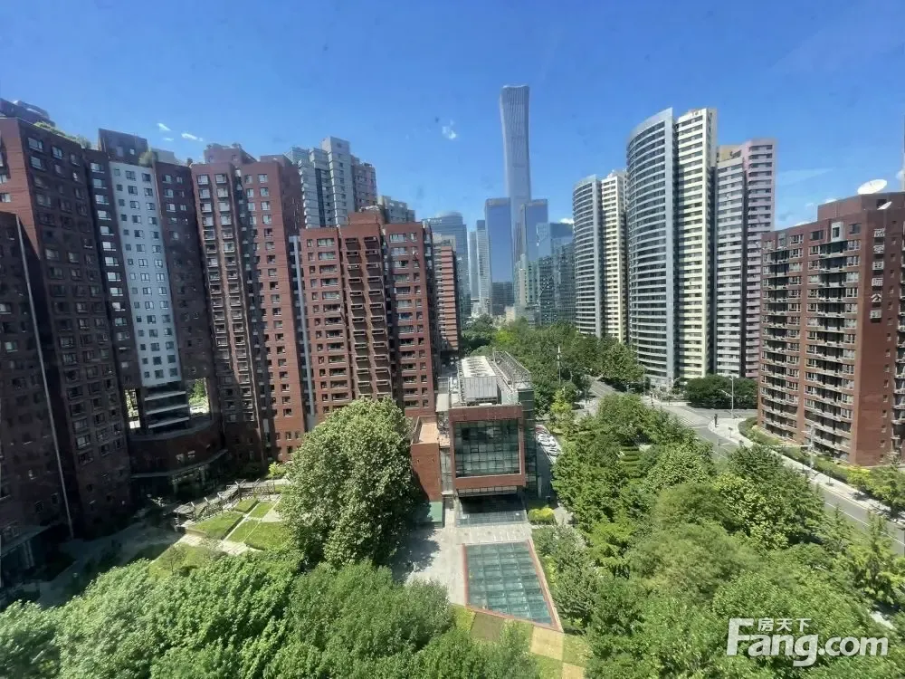 四面全采光 蓝堡国际 罕见独立整层 全新豪装 双地铁出行便利