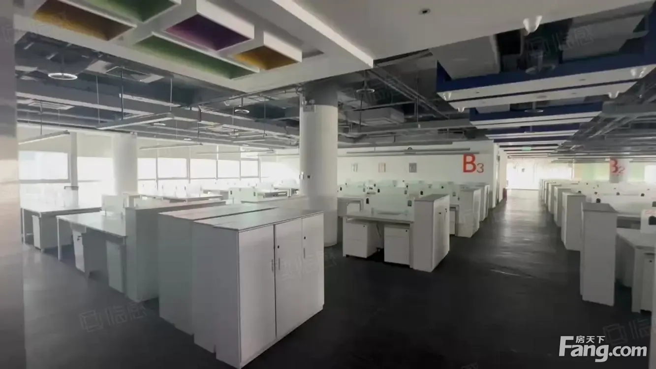 中关村整层可分租!精装修带家具!户型方正采光好!落地窗视野好