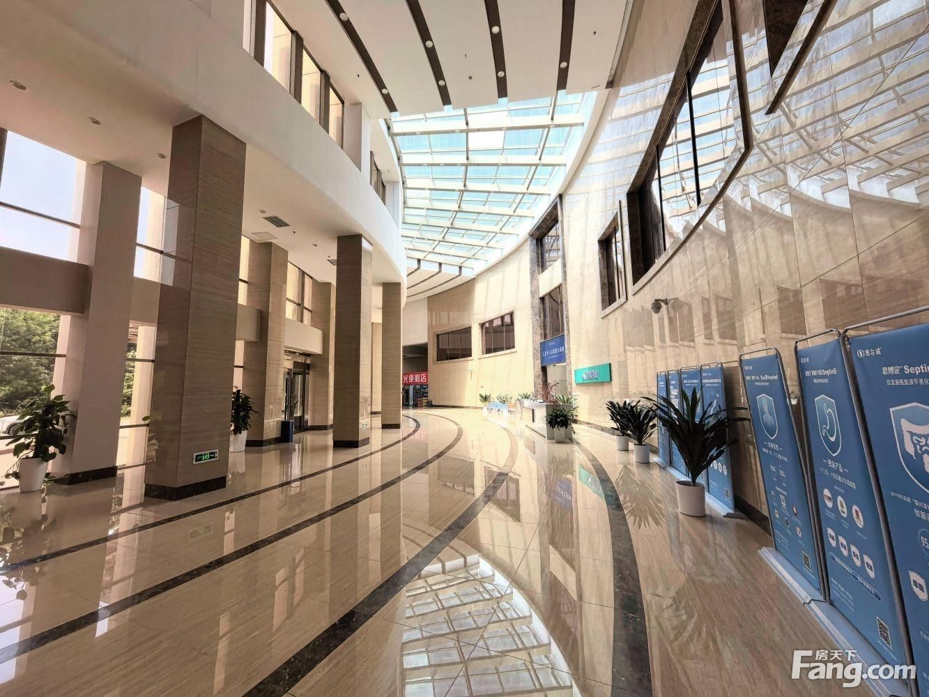 亦庄同济南路地铁一层办公室丨全含价丨精装三功能间