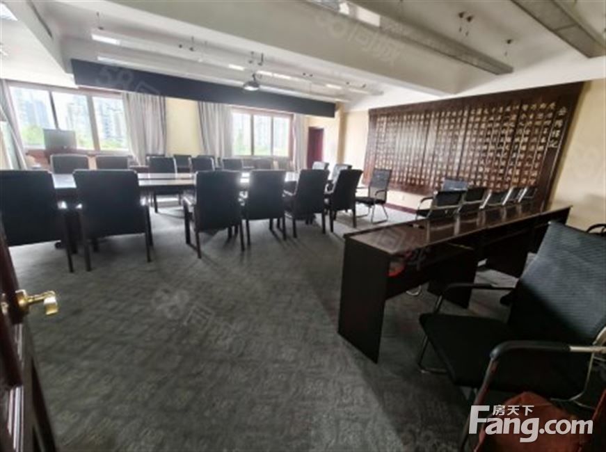九眼桥精装办公室出租,带独立阳台,公摊小,可随时看房