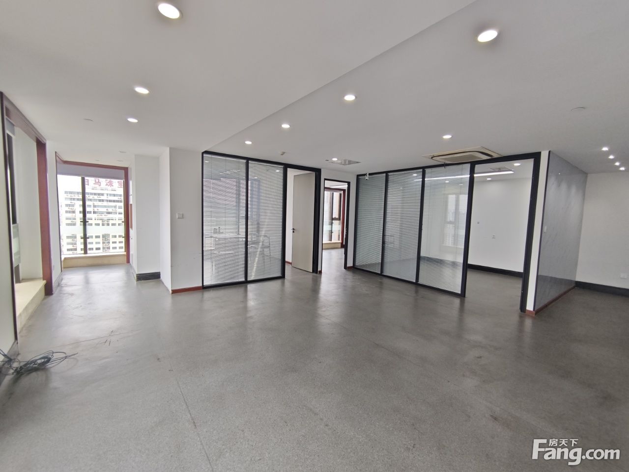 外海西湖国贸大厦/杭州火车站写字楼出租!精装修,实景拍摄!!