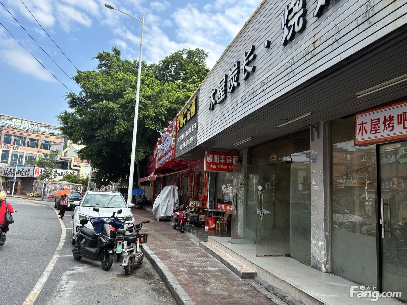 南城商业中心一楼临街商铺118平5200特价出租,展示面好