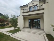 绿城龙王溪小镇,临水排屋别墅,全新装修,直接更名,随时看房