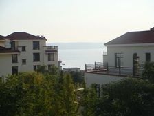 玫瑰花园 世界和平公园 前排海景别墅 月亮湾海水浴场 轻轨站