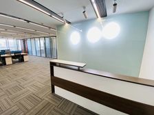 CBD中油大厦300平4房间,精装落地窗,1号线会展中心站