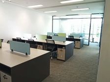 CBD千玺广场165平2房间,精装落地窗,1号线会展中心站