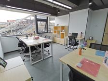 棠下靠窗大开间,1加1套间,自带广告位,是物业可注册挂靠