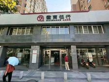滨湖医院旁蓝鼎滨湖假日花园沿街门面。