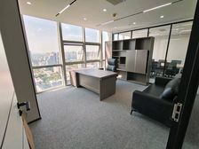 凤二地铁口 高区精装全配 4办公室开间30人 随时看房