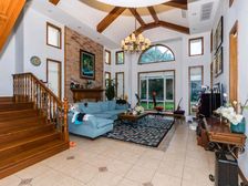 低于市价800万急卖 提香大花园独栋别墅 靠湖景观房 精装