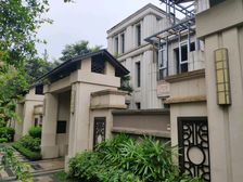 桃花江畔栖山墅别墅产权280平,使用450平,带电梯及双车库