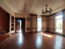 新山大石木精装别墅,大院子220平,钥匙房