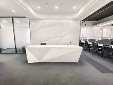 熙地港赛高广场 正对电梯5办30工位 自控空调 可含税带家具