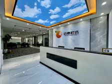 临近地铁,上下班方便,楼下吃住配套齐全。