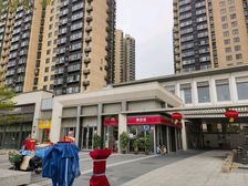 万科小区转角铺 月6500 元 价格可谈