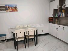 羊山三小对面,羊山公园旁