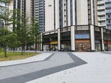 中海小区转角铺 能租130块一平 展示面好