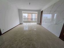 建业天筑旁边,精装修未入住