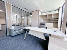 正对电梯 户型方正 全配拎包办公 160 平起租 随时看房