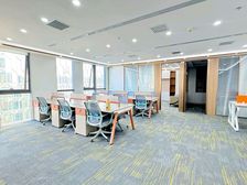 繁华商圈 正对电梯 中国红街 人工体育场 三里屯太古里精装修