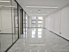 五华区吾悦广场旁丨中铁云时代精装商业办公室出租168平两隔间