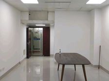 海尔青啤联合广场65平租1000元