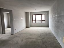 上善颐园芷菱苑北区,毛坯三室两厅,116平米,售140万。