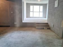 邻17中,双218.47平米,售200万,下越带50平米院子