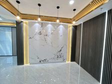 升龙广场400平 双面采光 大工区可坐60人 随时看房