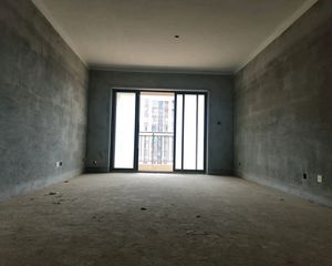 开发区万达海公馆,中高层单7500一平,观看中澳花园