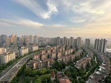 捡漏急售!照母山光环旁 精装现房直降60万 摇号人小+划西附